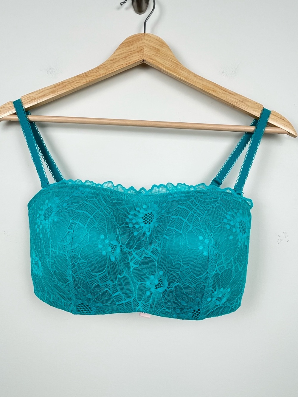 Victoria’s Secret teal Lined Bandeau convertible/removable strap lace bra, large